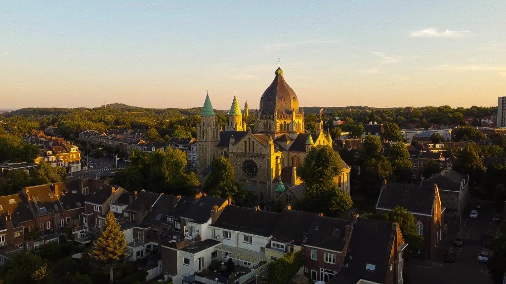 Sint-Lambertuskerk, Maastricht at golden hour
